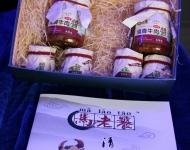 據了解，駐馬店清雅齋清真食品有限公司成立于2015年10月，是一家年輕的食品加工企業。公司位于駐馬店裝備產業集聚區，占地約2000平方米，擁有先進的標準化生產設備和大型倉庫。公司專注于清真類食品的研發和加工，其主打的“馬老饕”牌清真牛肉醬和牛肉條，以我市豐富的夏南牛資源為原料基地，以獨特配方和加工工藝制成，填補了我市該類食品加工業的空白。