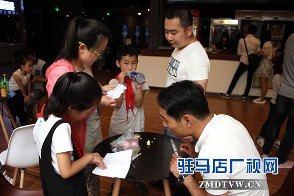 核對報名<a  href='http://www.hiddenladdercollective.com/listseo-200-0.html'  title='信息' target='_blank' >信息</a>領影票.JPG
