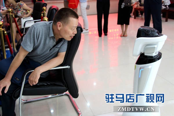 給客戶<a  href='http://www.hiddenladdercollective.com/listseo-199-0.html' _fcksavedurl='http://www.hiddenladdercollective.com/listseo-199-0.html'  title='介紹' target='_blank' >介紹</a>業務.JPG