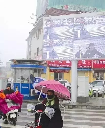 駐馬店人注意！你的不文明行為已出現在市區路口大屏幕上...