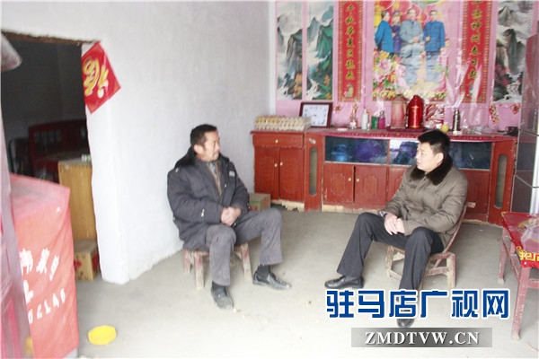 _4、侯亞軍與幫扶戶座談.JPG