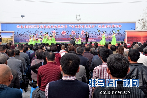 巡演現場詩朗誦表演《有這樣一位共產黨員》.jpg