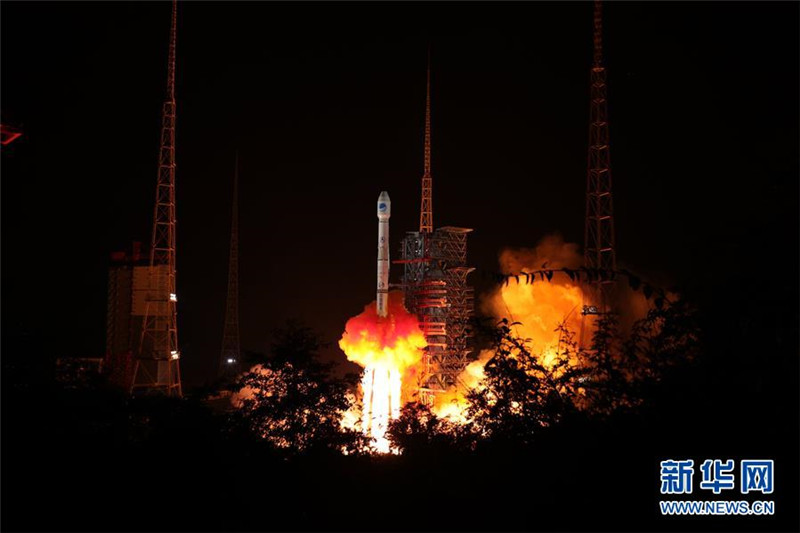9月19日22時07分，我國在西昌衛星發射中心用長征三號乙運載火箭（及遠征一號上面級），以“一箭雙星”方式成功發射兩顆北斗導航衛星。 新華社發（梁珂巖 攝）