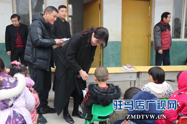 駐馬店市建材行業商會開展“扶貧助學”物資捐贈活動