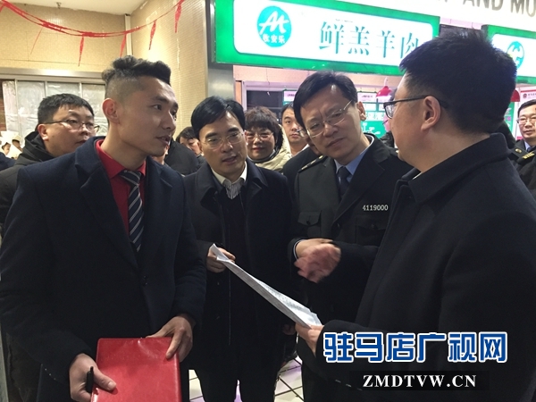 賀振華檢查春節市場供應