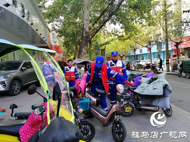 駐馬店市蛟龍水上義務搜救隊為創文貢獻力量