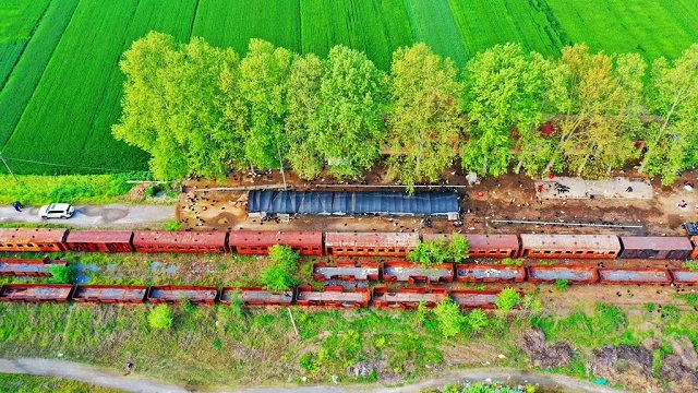 窄軌小火車主要運行在上世紀末，是當時當地群眾重要的出行方式，同時也承擔著大宗商品的貨運業務。