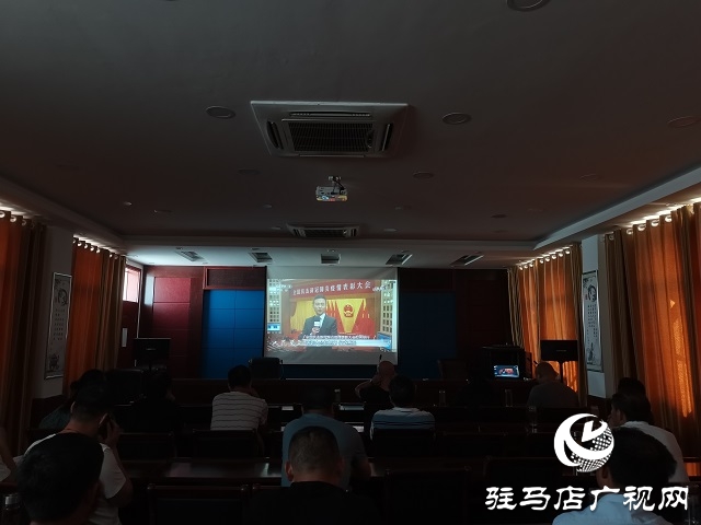 確山縣衛生計生監督所組織收聽收看全國抗擊新冠肺炎疫情表彰大會