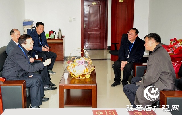 陳鋒看望慰問駐馬店廣播電視臺專業技術拔尖人才孫繼勇