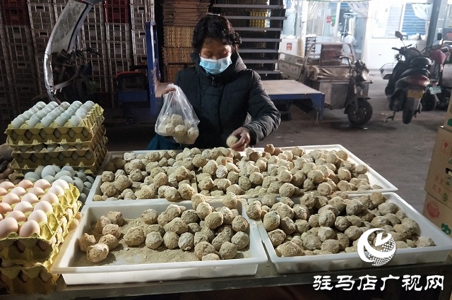 春節將至年味濃 市民選購年貨忙