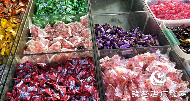 春節將至年味濃 市民選購年貨忙