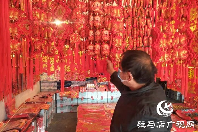 春節將至年味濃 市民選購年貨忙