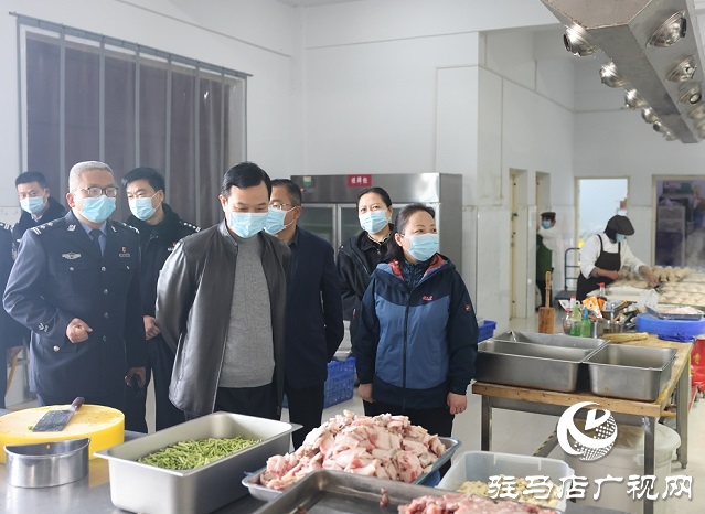 駐馬店市司法局長張衛東春節看望慰問市監獄執勤警察