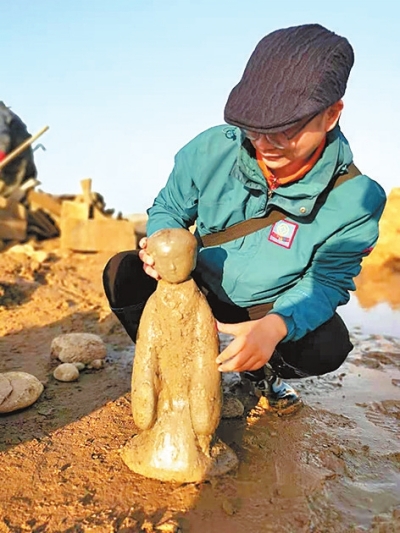 洛陽黃河河道首次發現完整西漢陶仕女俑