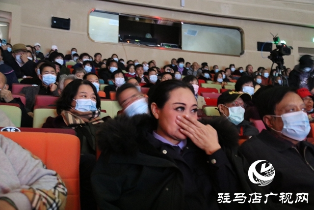 第十五屆河南省戲劇大賽現代豫劇《故鄉記憶》在駐馬店青少年宮上演
