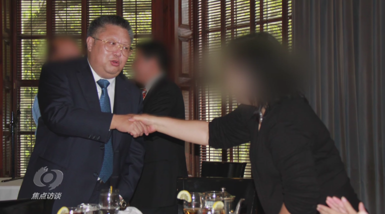 焦點訪談丨吃著中國飯砸中國碗！起底“雙面人”李亨利
