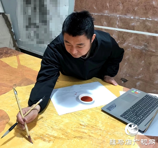 駐馬店市畫家栗東旭創作的國畫作品《金山》入選國展并被組委會收藏
