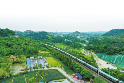 交出中原更加出彩的脫貧攻堅答卷