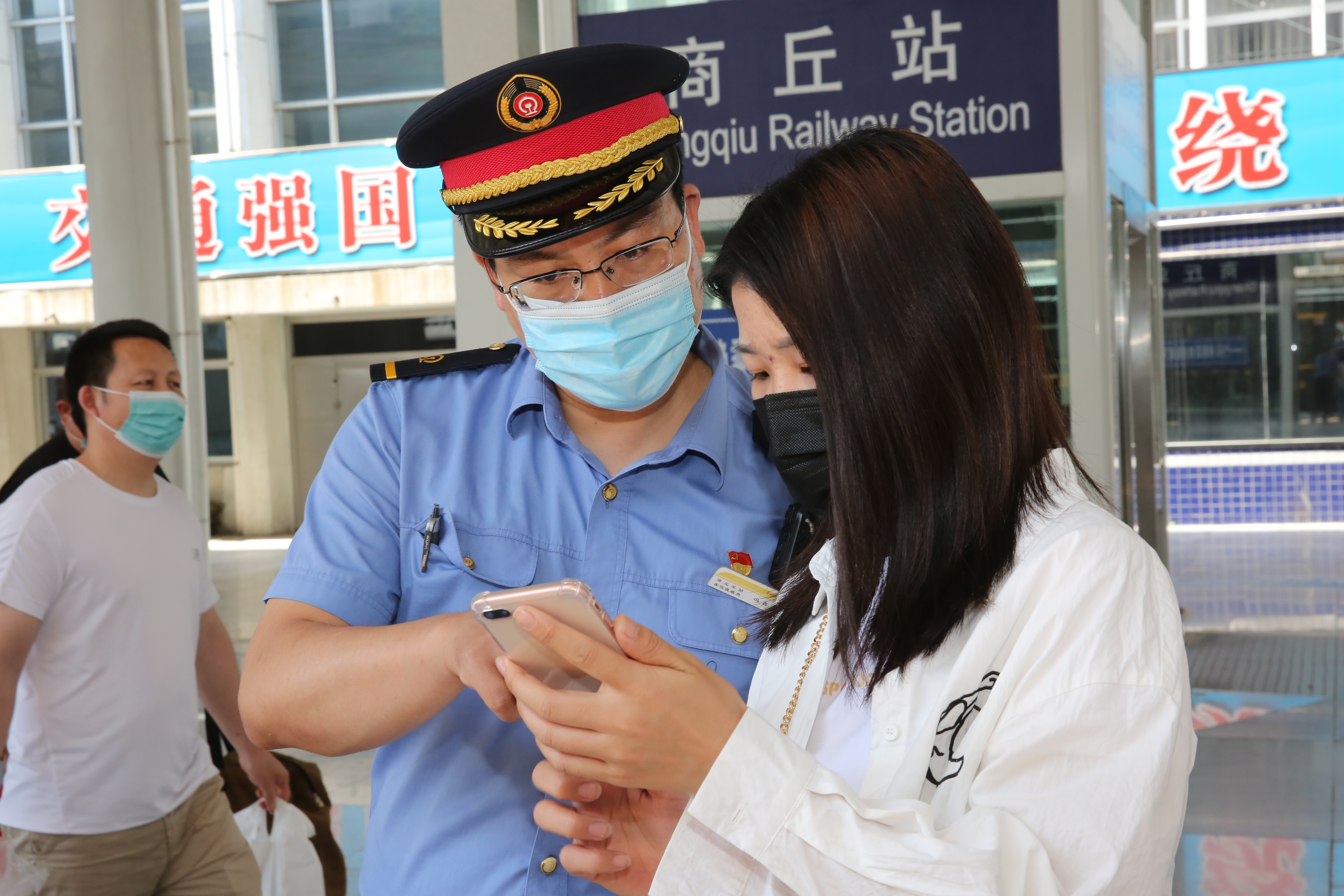 端午假期首日 鄭州鐵路迎客流高峰 預計發送旅客58.9萬人次