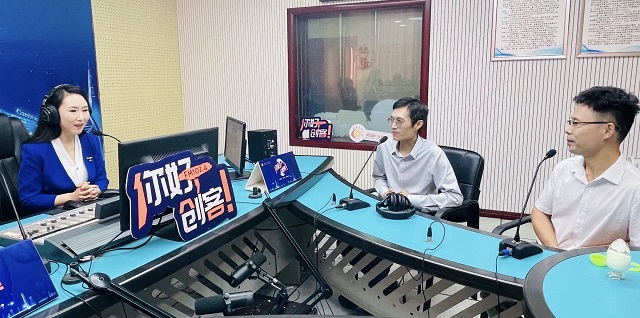 黃淮學院創新創業學院院長薛凡和華中科技大學工學博士、【圖文+視頻】}河南省乾憬光電科技有限公司技術總負責人陳富軍做客《你好，創客！》