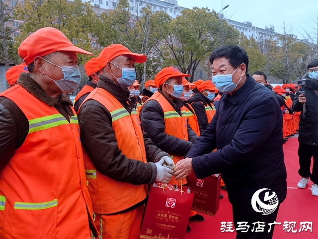 情暖元宵節 愛心企業關愛慰問環衛工人