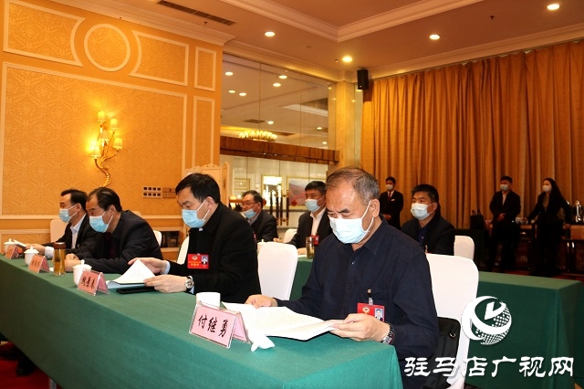 駐馬店市政協四屆八次會議召開委員組召集人會議