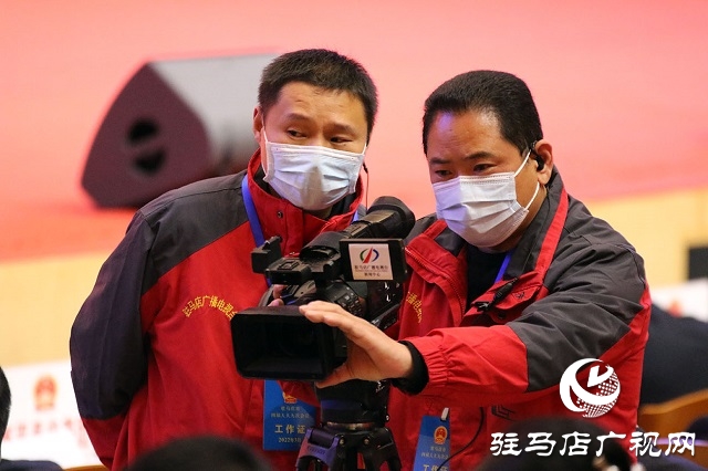 “兩會”花絮｜會場內外 新聞記者采訪忙