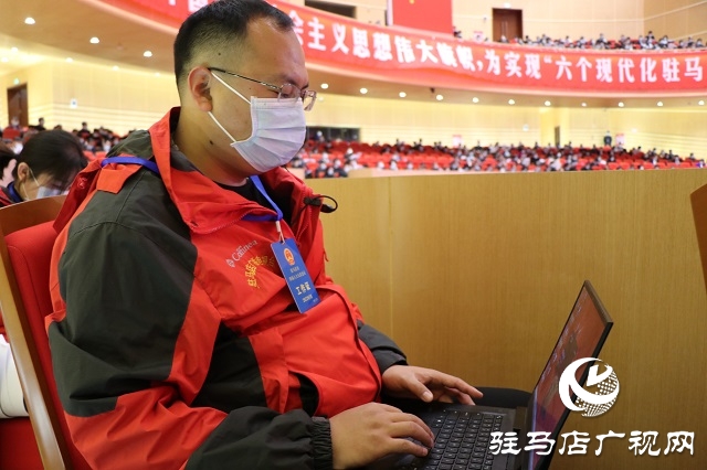 “兩會”花絮｜會場內外 新聞記者采訪忙