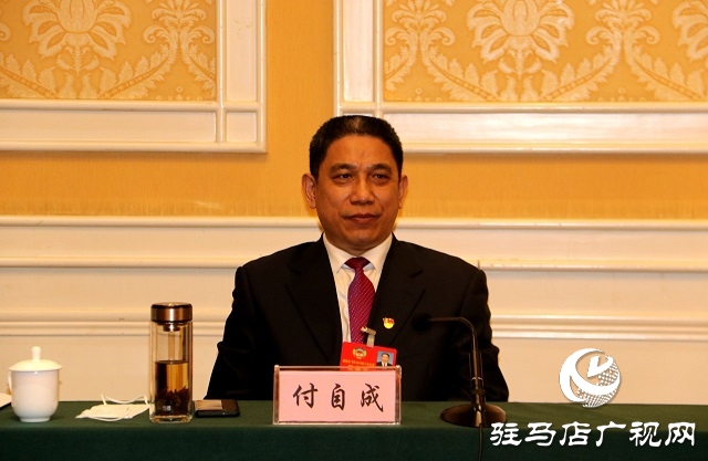 駐馬店市政協四屆八次會議召開委員組召集人會議