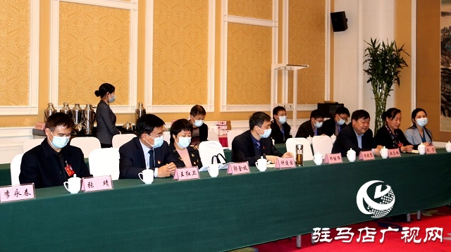 駐馬店市政協四屆八次會議召開委員組召集人會議