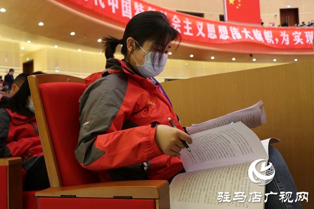 “兩會”花絮｜會場內外 新聞記者采訪忙