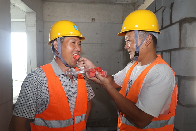 別樣父親節 中建七局巨源城項目工地“父子兵”這樣度過
