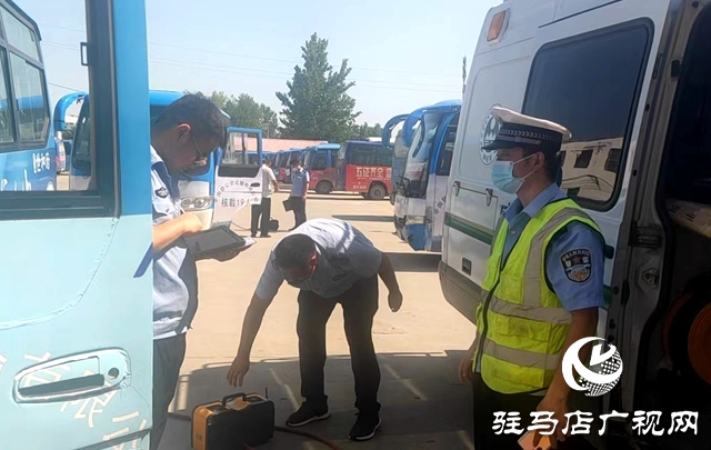  駐市生態環境局平輿分局開展夏季高排放客運車輛入戶監督抽測專項行動