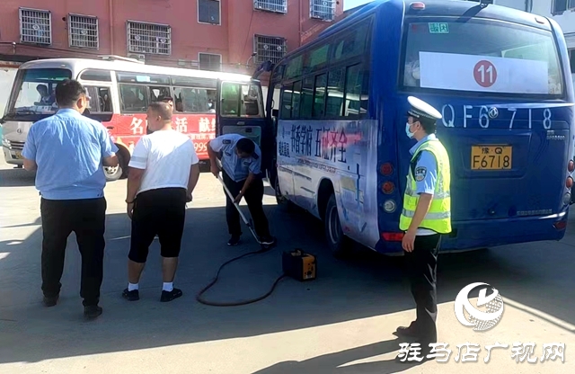  駐市生態環境局平輿分局開展夏季高排放客運車輛入戶監督抽測專項行動