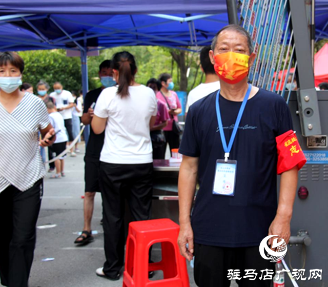 經濟開發區金山辦事處翟莊社區黨員志愿者：積極開展疫情防控 確保居民生命安全