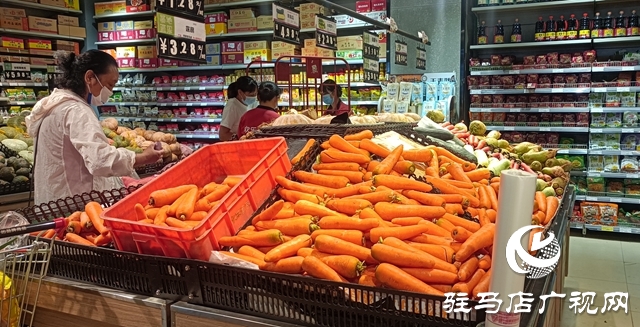 駐馬店：抗擊疫情 超市保供“不打烊”