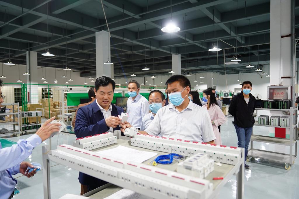 駐馬店職業技術學院考察團深入調研科技產業學院暨河南省黃淮實驗室建設情況