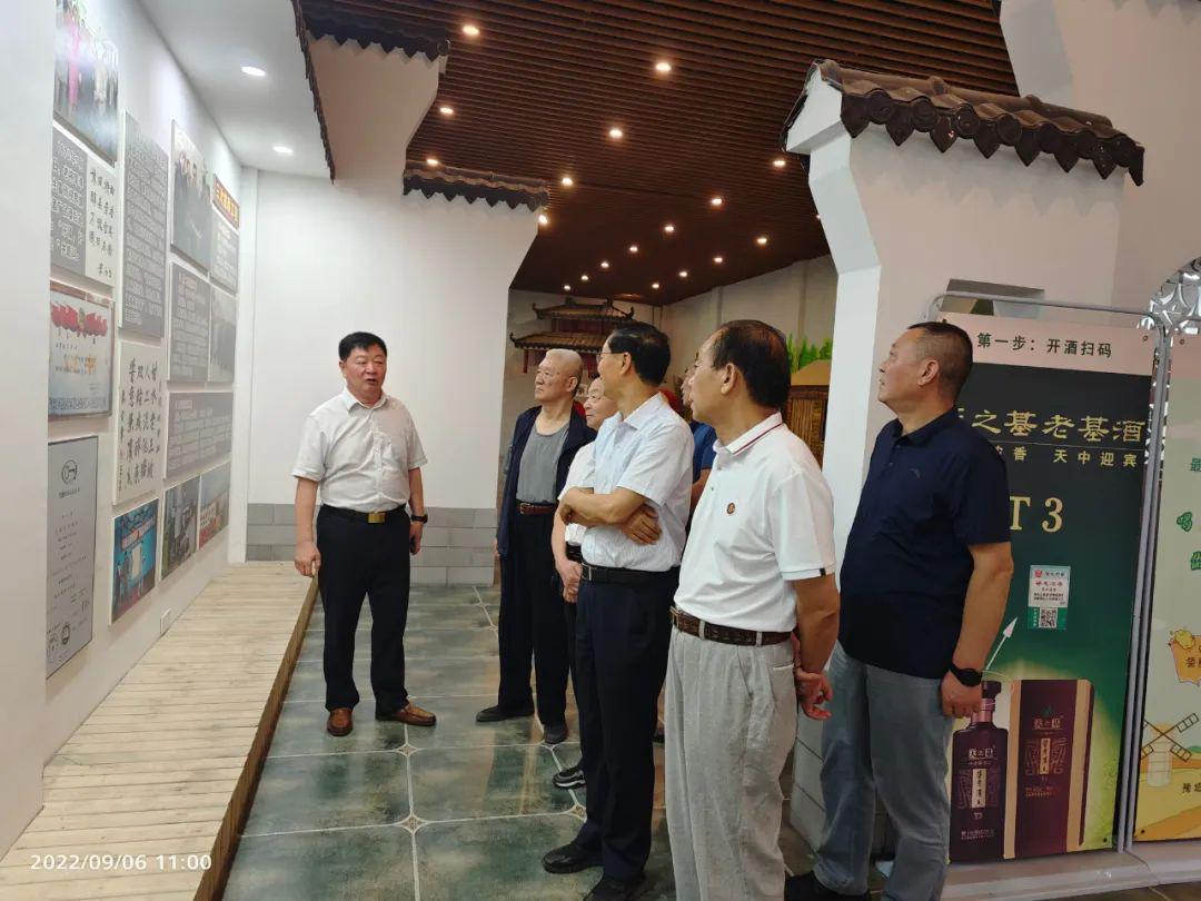 河南省人民政府參事張德軒一行蒞臨豫坡集團調研指導
