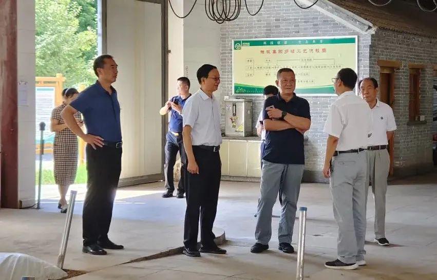 河南省人民政府參事張德軒一行蒞臨豫坡集團調研指導