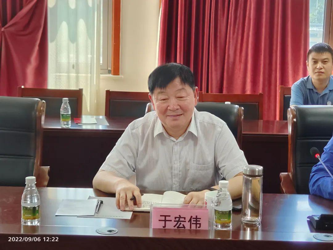 河南省人民政府參事張德軒一行蒞臨豫坡集團調研指導
