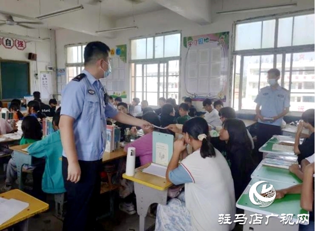 平輿縣公安局郭樓派出所深入轄區校園開展反恐防爆和法治教育宣傳