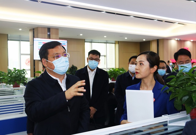 市長李躍勇現場接聽駐馬店市12345政務服務便民熱線——立行立辦 解決好群眾急難愁盼問題 民生為重  讓熱線更有溫度更有力度