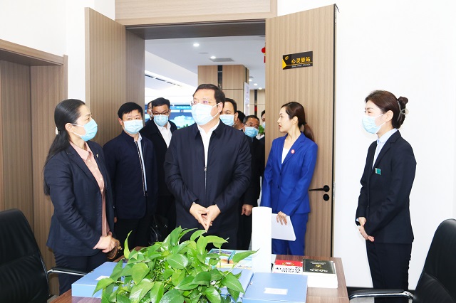 市長李躍勇現場接聽駐馬店市12345政務服務便民熱線——立行立辦 解決好群眾急難愁盼問題 民生為重  讓熱線更有溫度更有力度