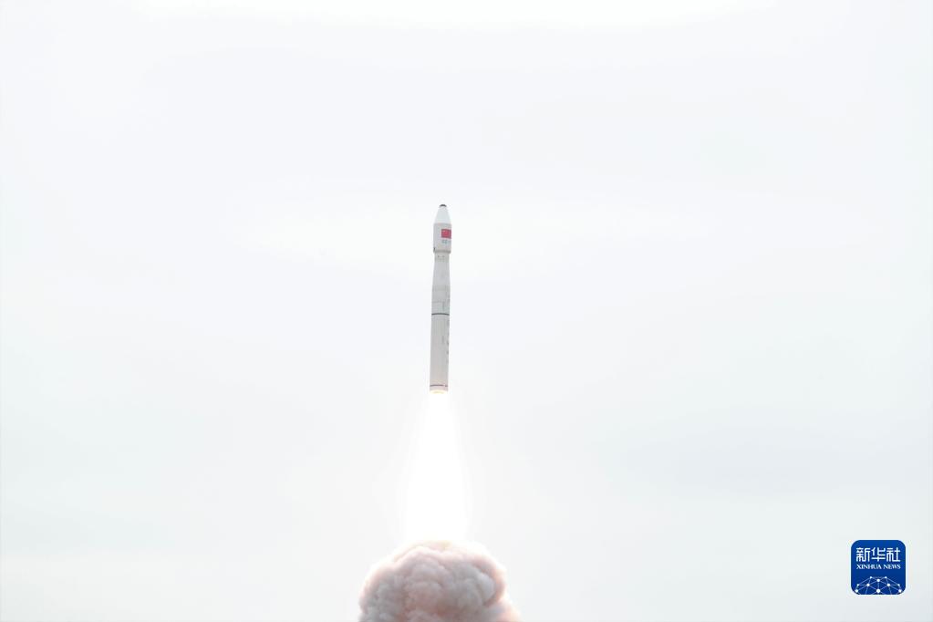 我國成功發射試驗二十一號衛星