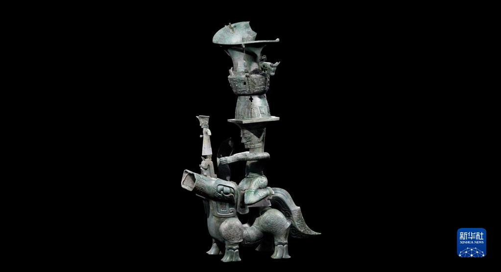 對上眼了！三星堆“神人”“神獸”成功“跨坑”合體