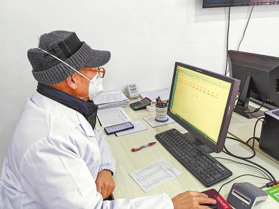 落實優化疫情防控措施 各地這樣做丨72歲老村醫的堅強守護