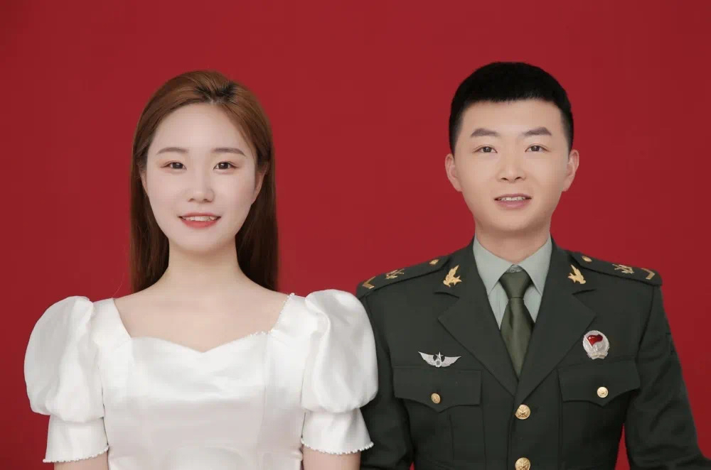 蘆葦叢著火！這名河南籍休假軍人脫下外套沖了上去不停撲打………