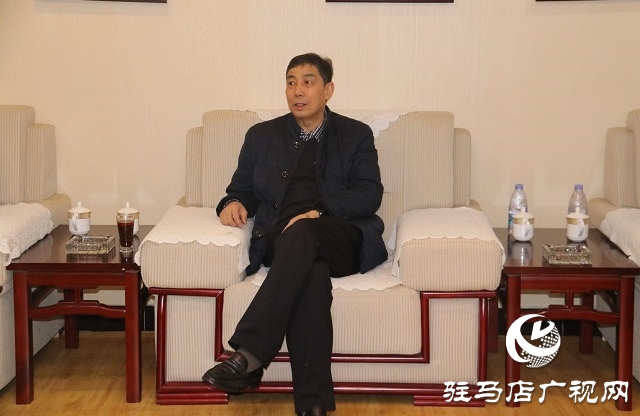 駐馬店市乒乓球協會到霸王爵士服飾公司參觀交流