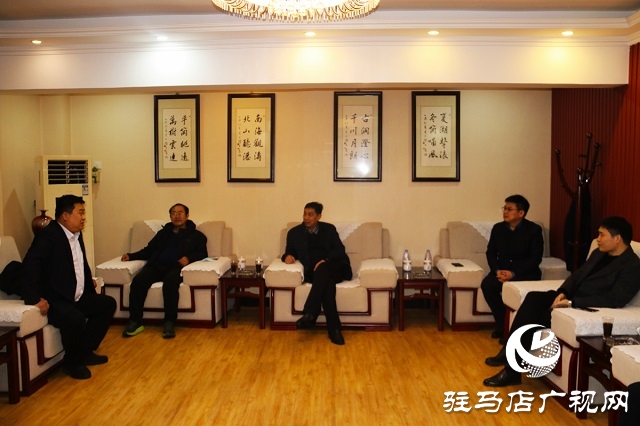 駐馬店市乒乓球協會到霸王爵士服飾公司參觀交流