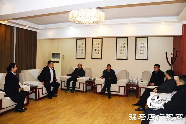 駐馬店市乒乓球協會到霸王爵士服飾公司參觀交流